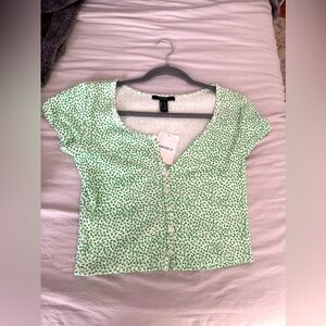 Forever 21 short cute cropped tee shirt. Brand new with tag. Size MEDIUM